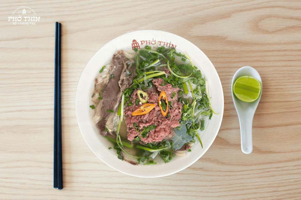 Phở Thìn Bờ Hồ đã ra đời từ năm 1955, giữ nguyên phong vị Hà Nội xưa cho đến hiện tại (Nguồn: Phở Thìn Bờ Hồ - 1 Hàng Tre)